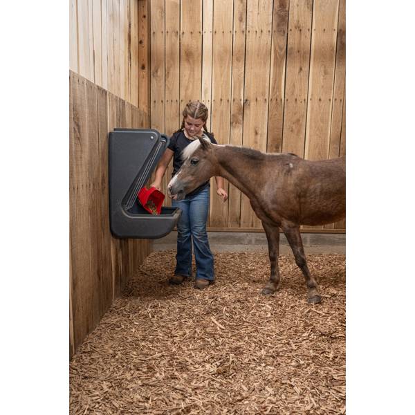 Behlen Country Poly Pro Wall Feeder