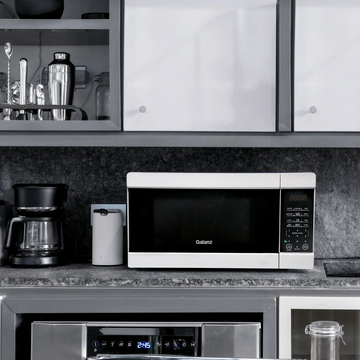 Galanz 1.1 cu ft 1000W Countertop Microwave Oven in White with One Touch Express Cooking